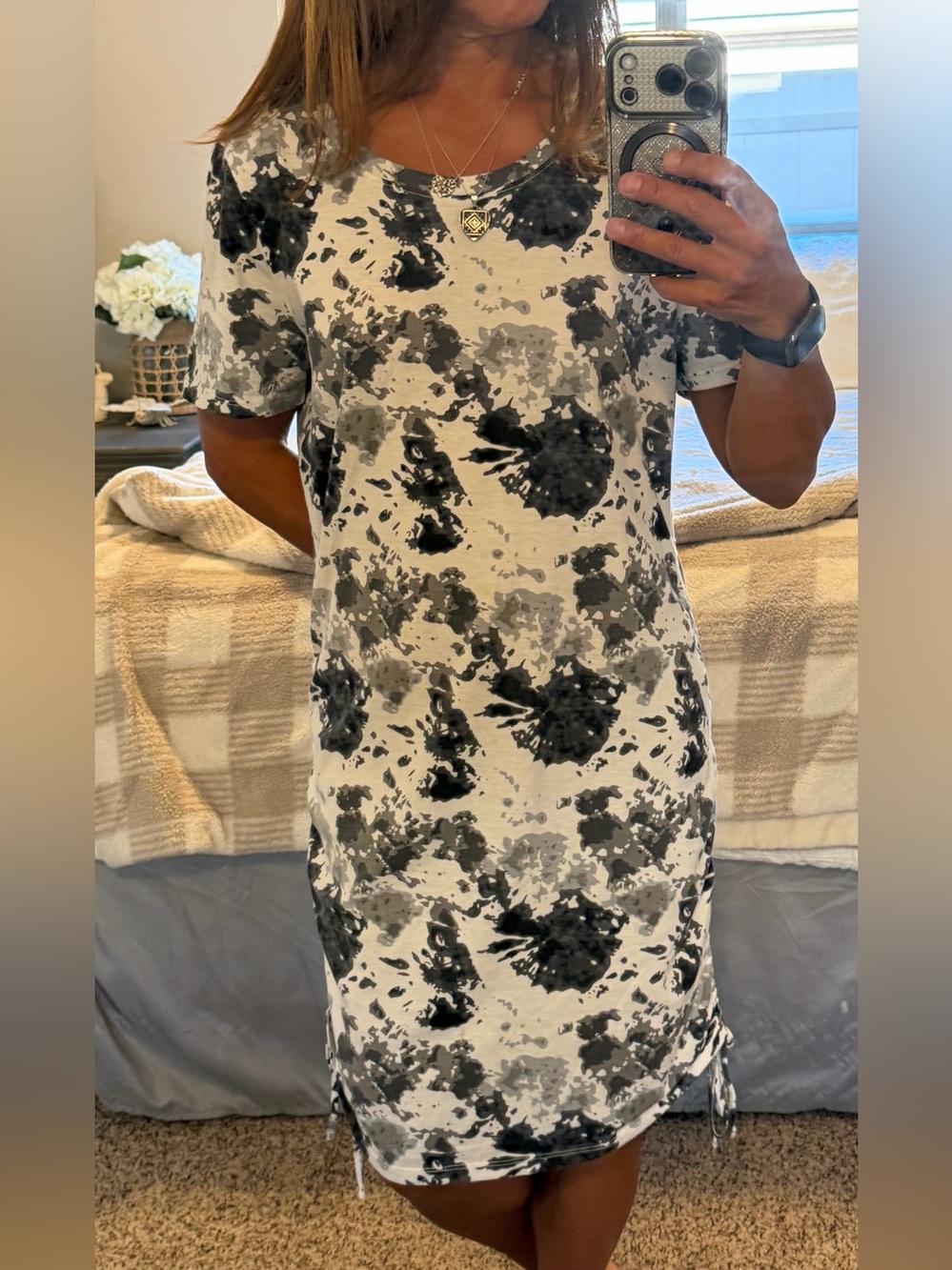 Casual Short-Sleeve Midi Dress in Black & Gray Tie-Dye, Size M